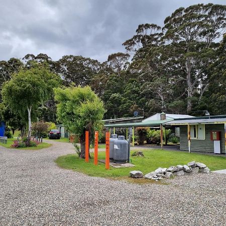 Strahan Backpackers Exterior foto